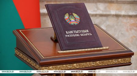 Президент Беларуси Александр Лукашенко поздравил соотечественников с Днем Конституции
